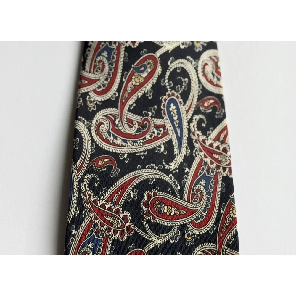 BROOKS BROTHER Maker Men's 100% Silk Neck Tie Blue/Red/Cream Paisley Made in USA